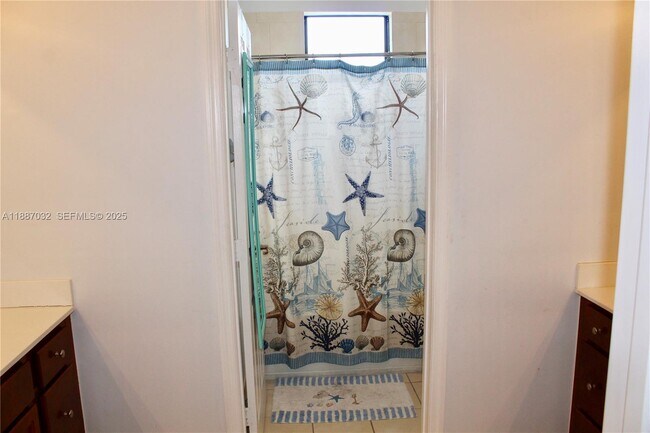 Building Photo - 3728 SE 5th Ct