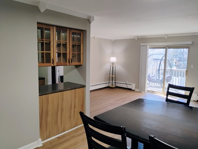 Building Photo - 910 W Alleghany Dr