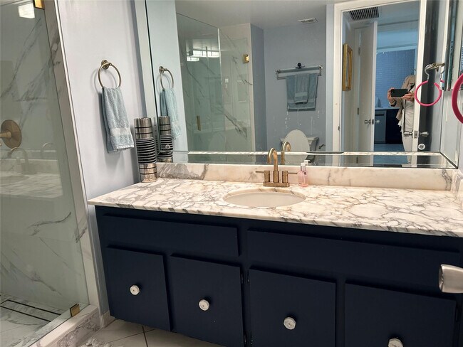 Building Photo - 4020 Galt Ocean Dr