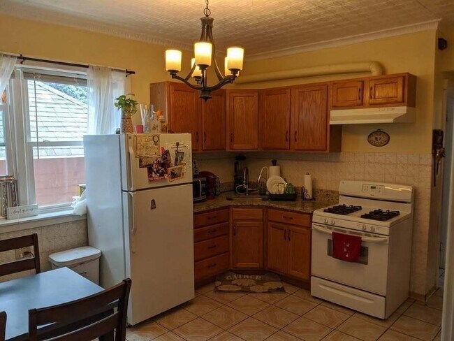 Building Photo - 2131 N Lorel Ave