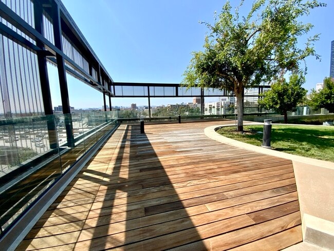 Building Photo - 889 Francisco St