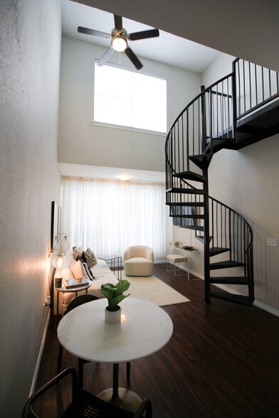 Building Photo - 21 Pearl