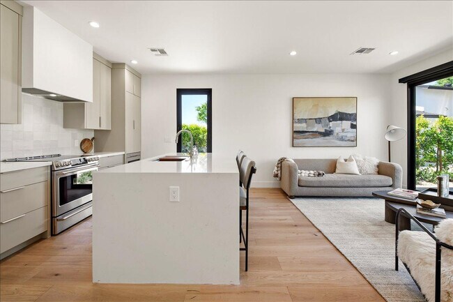 Building Photo - 3631 N 54th Ct