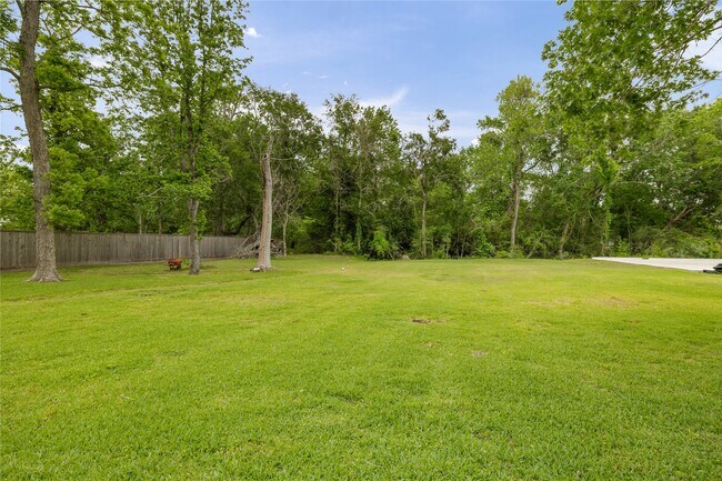 Building Photo - 106 River Oaks Dr