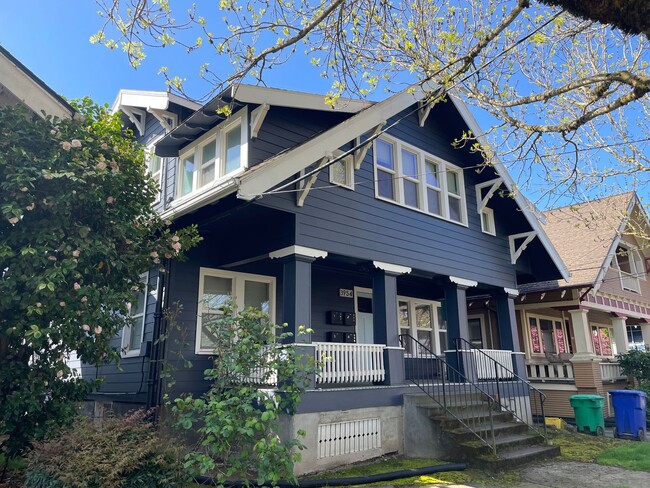 Building Photo - 3954 SE Grant St