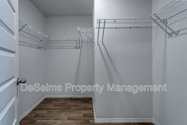 Building Photo - 2206 Yearling Dr