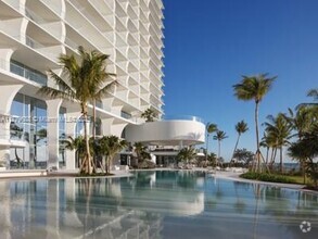 Building Photo - 16901 Collins Ave