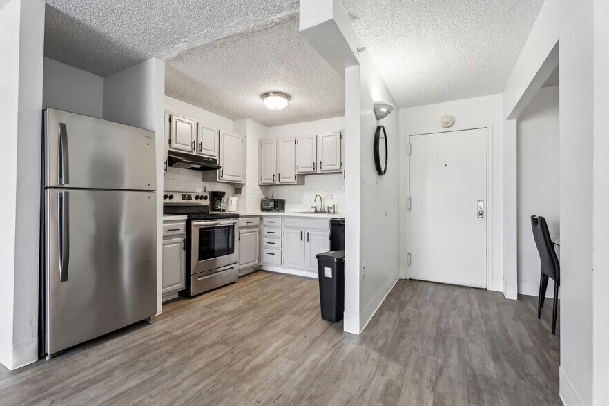 Building Photo - 1711 Bellevue Ave