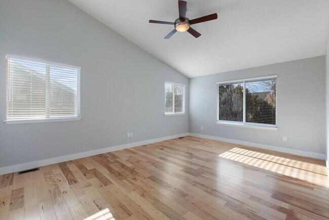 Building Photo - 4 Bedroom Dream Home waiting for you!