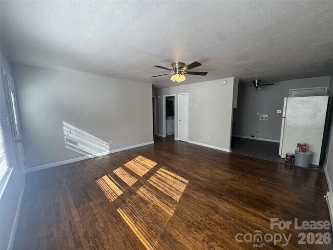 Building Photo - 333 Laurel St