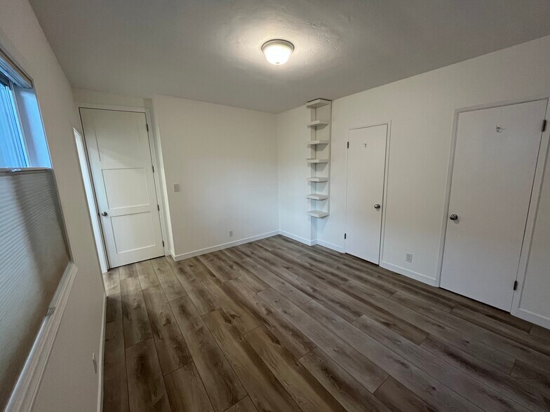 Building Photo - 15228 Valleyheart Dr