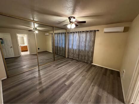 Building Photo - 111 E 7th St