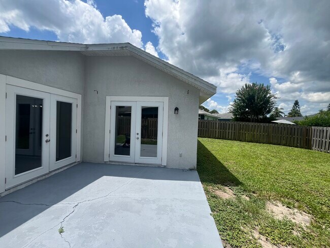 Building Photo - 302 Sawmill Creek Ct