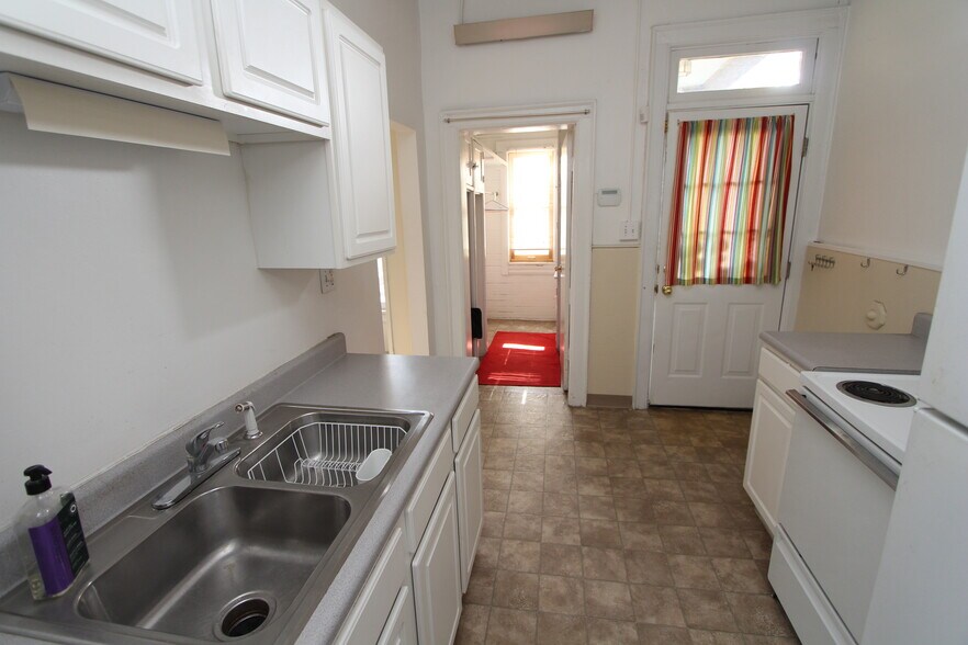 Building Photo - 787 Bryden Rd