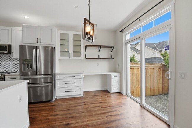 Building Photo - 3Bd/2.5Ba Edmonds Townhome