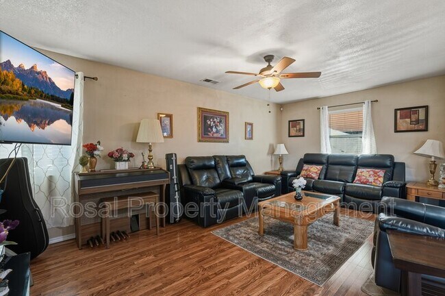 Building Photo - 1700 Gschwind Pl SW