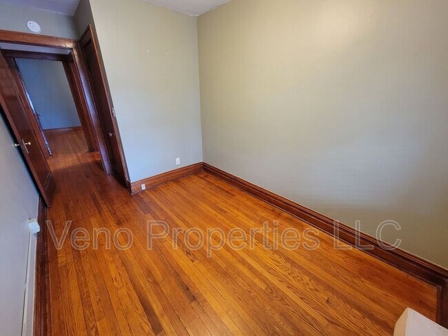 Building Photo - 800 Chestnut St