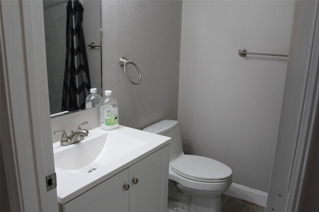 Primary Photo - 5305 Southlea St