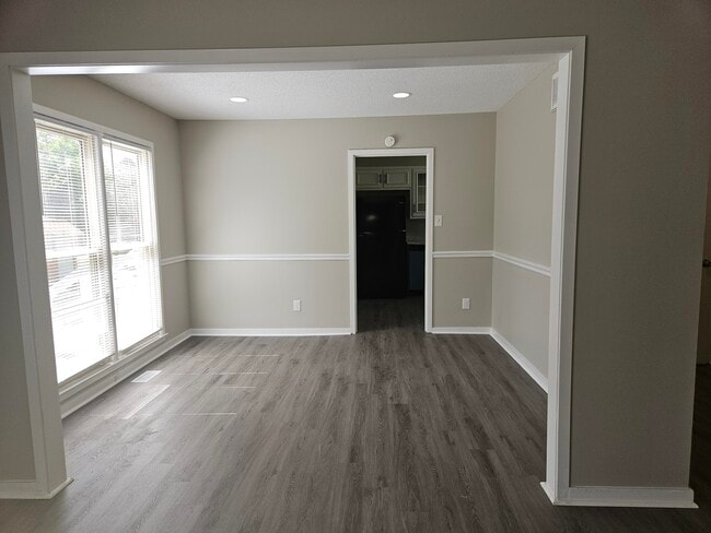 Building Photo - 107 Robinwood Dr