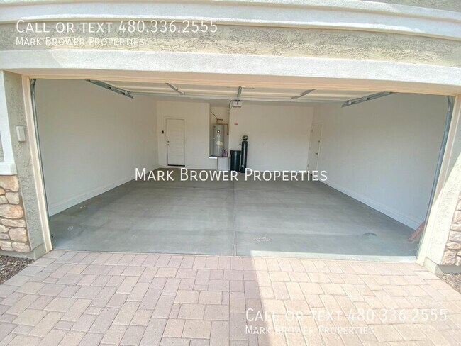 Building Photo - 3842 E Alfalfa Dr