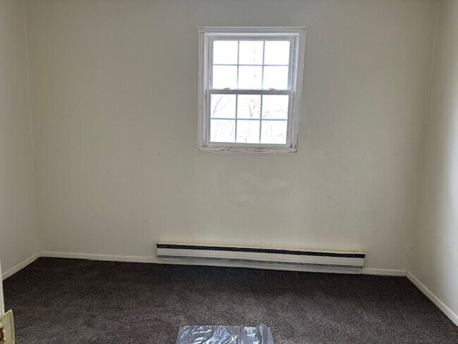 Building Photo - 696 Walborn Rd