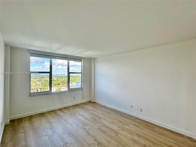 Building Photo - 5600 Collins Ave