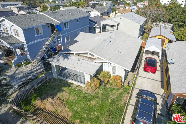 Building Photo - 229 E 85th St