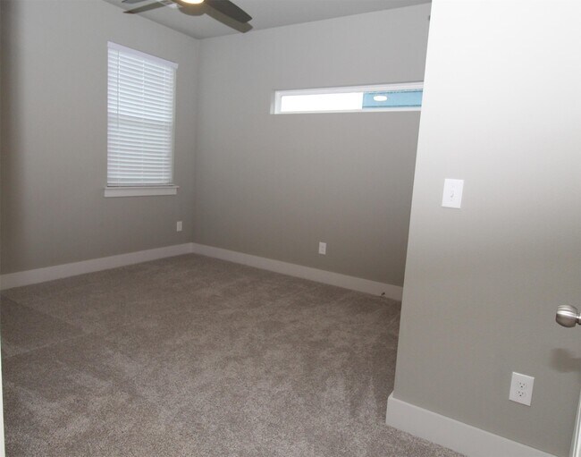 Building Photo - 2043 S Florida Way