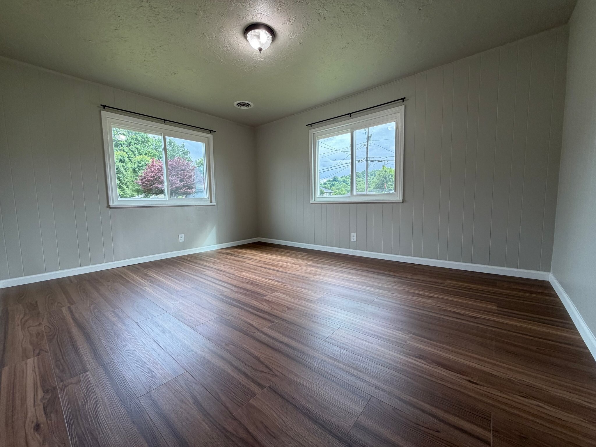 Building Photo - 407 Rothey Dr
