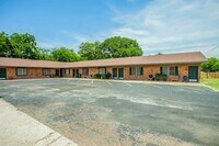 Building Photo - 404 E Craven Ave