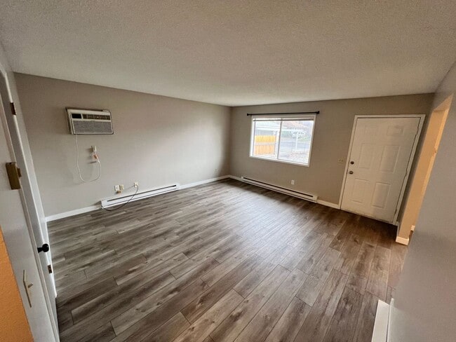 Building Photo - 2 Bed/1 Bath Apartment in Clarkston, WA