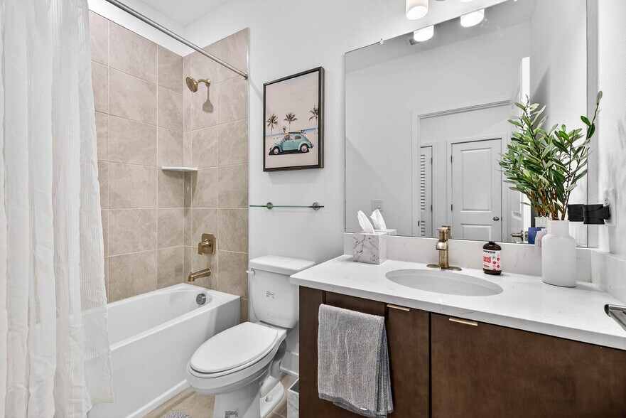 Building Photo - 1734 W Cherry St