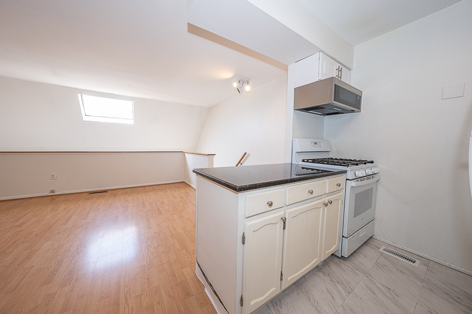 Building Photo - 765 N Ringgold St