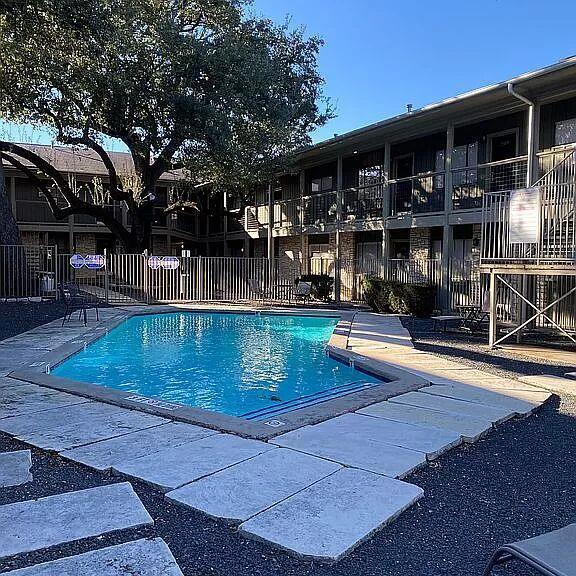 Primary Photo - 2303 East Side Dr