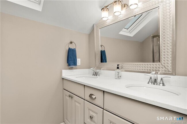 Building Photo - 69 Weed Ave