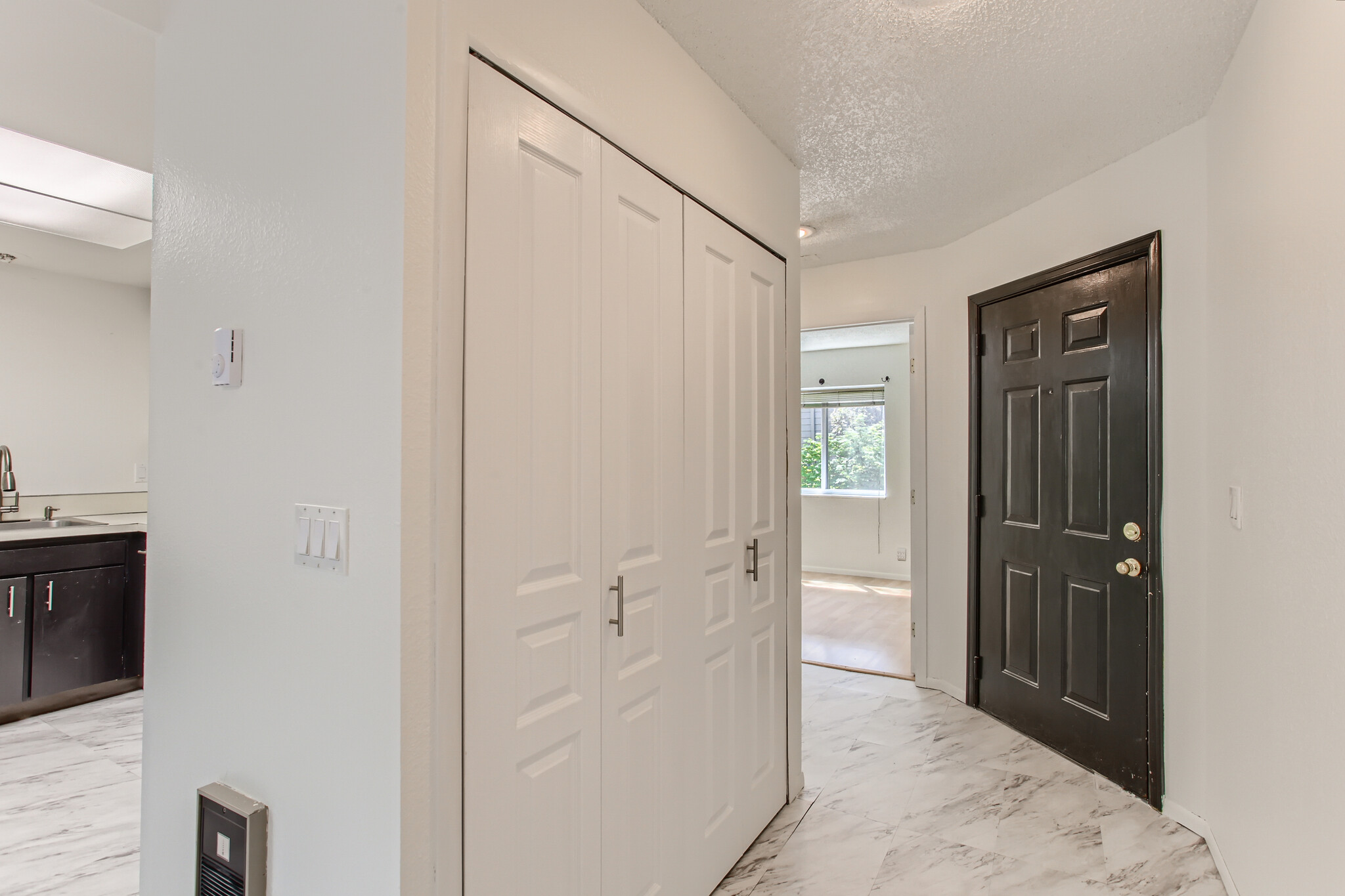 Building Photo - 4690 SW Comus Plz