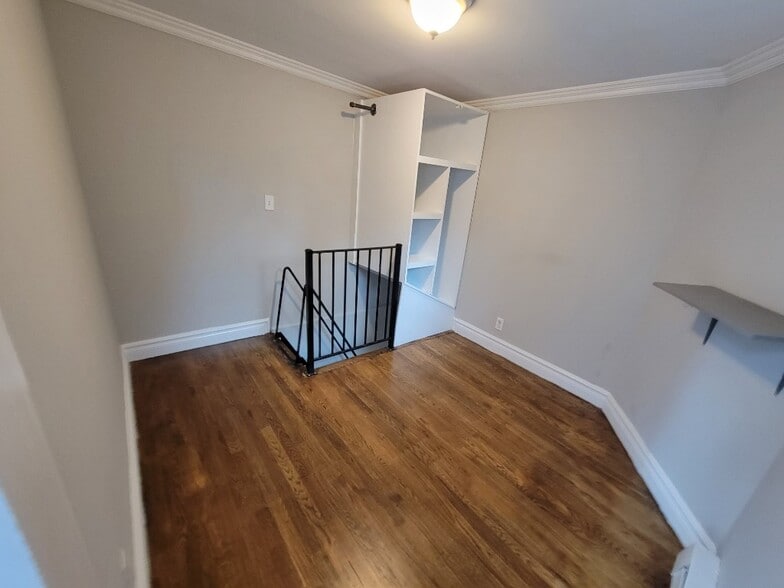 Building Photo - 221 E 23rd St