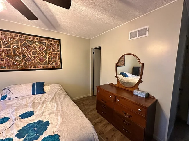 Building Photo - Charming 3BR/2BA Single-Level Home on Nearly Half an Acre!