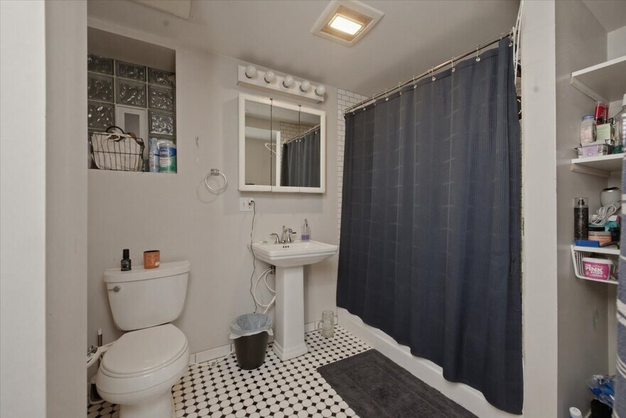 Building Photo - 1324 W 19th St