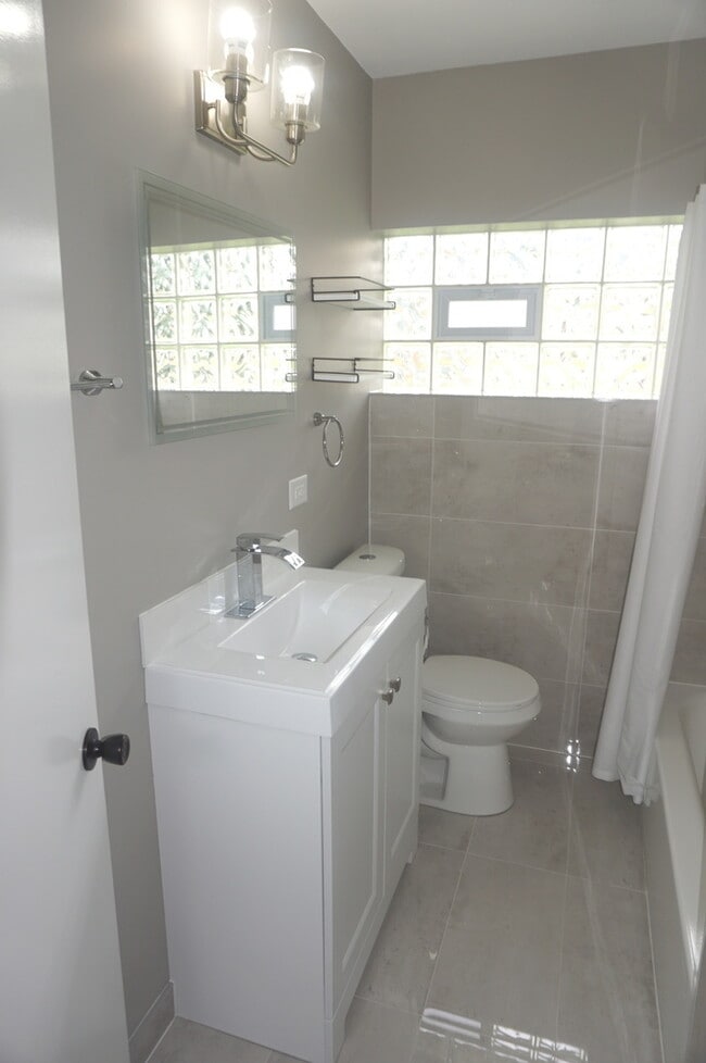 Building Photo - 416 N Redfield Ct