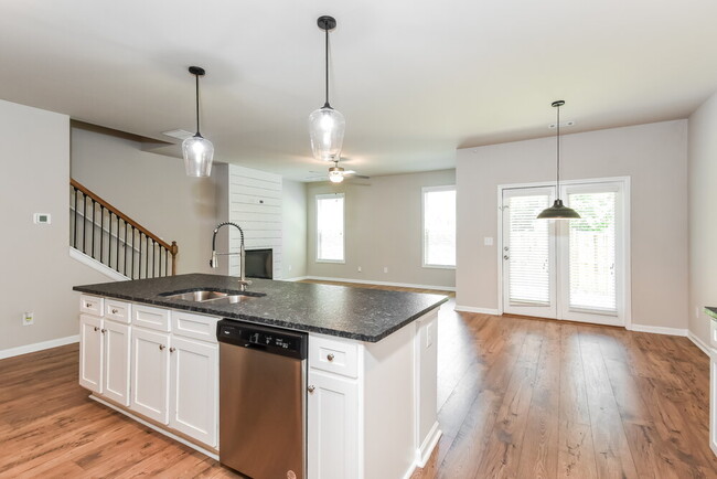 Building Photo - 1010 Smoky Mountain Springs Ln