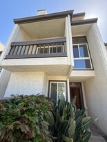 Building Photo - 1758 Palisades Dr