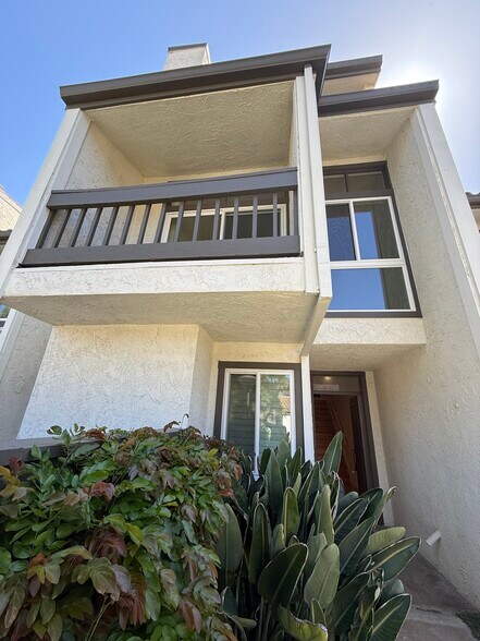 Primary Photo - 1758 Palisades Dr
