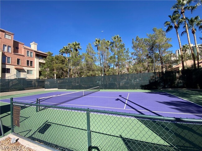 Building Photo - 270 E Flamingo Rd
