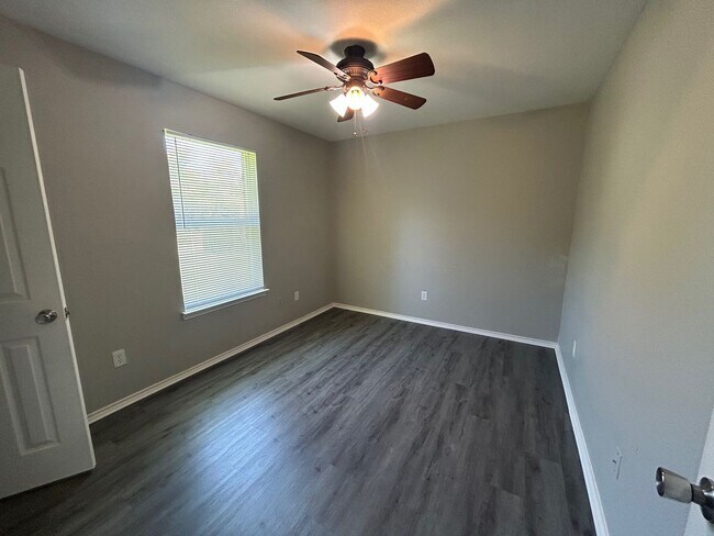 Building Photo - Spacious 4 bedroom China Spring Home
