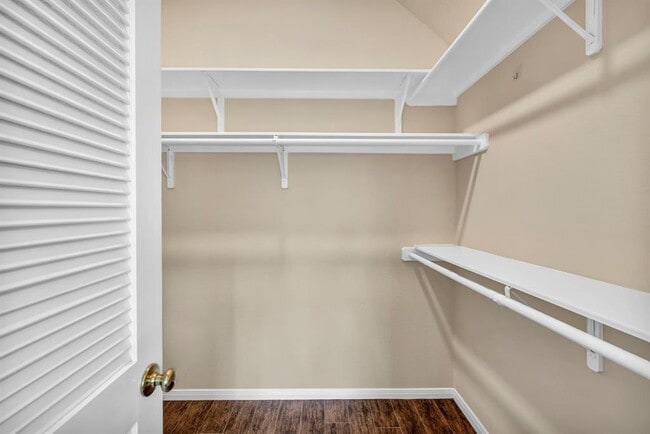 Building Photo - 6806 Thistle Hill Way