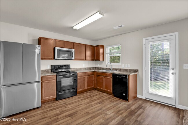 Building Photo - 201 Bungalow Rd