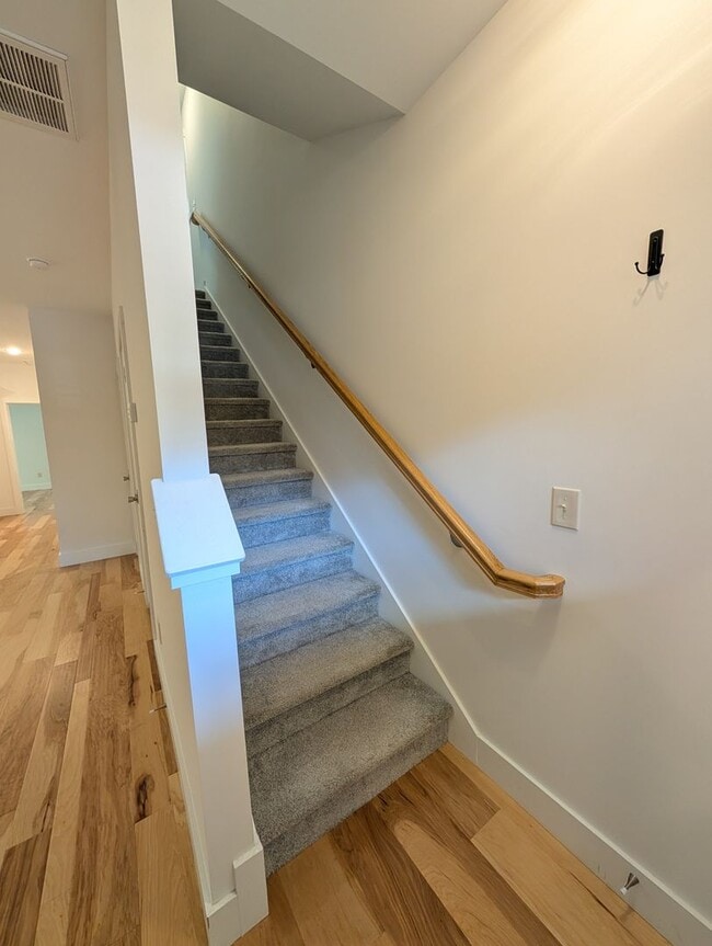 Building Photo - Weaverville Rental