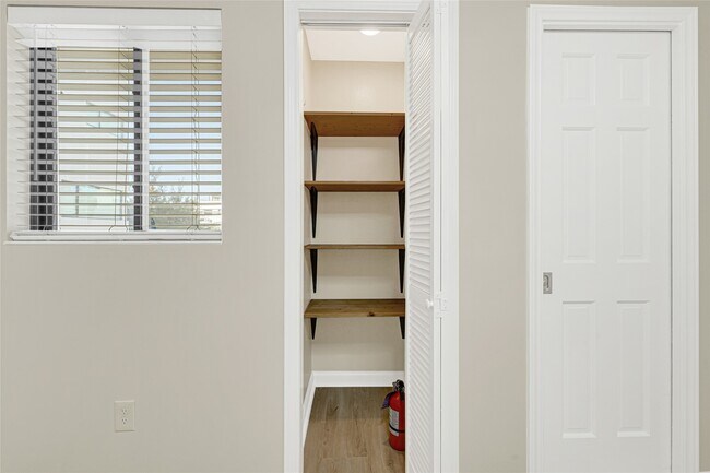 Building Photo - 1603 Welch St