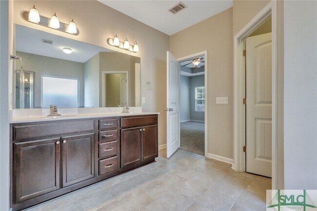 Building Photo - 136 Waverly Way